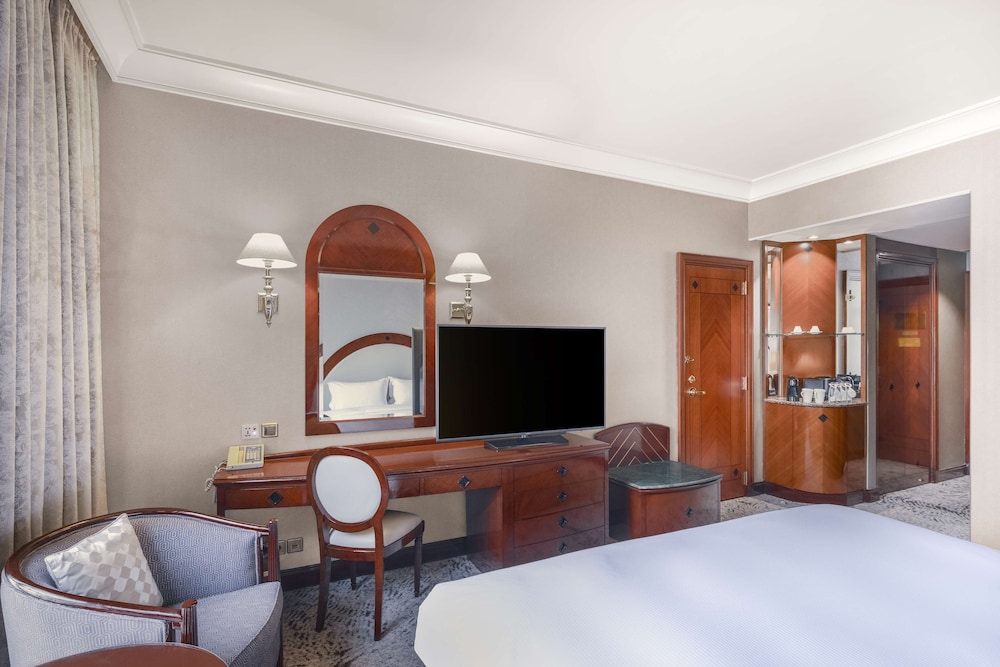 Deluxe Room, 1 King Bed (Partial Haram View) - Photo 3