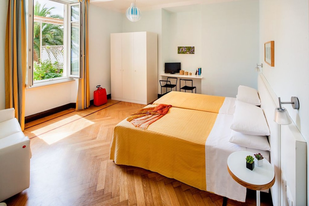 Triple Room, Balcony