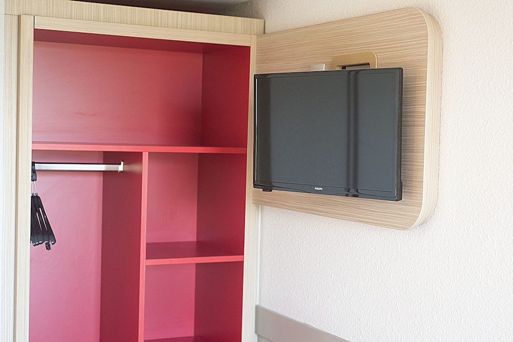 Standard Room, 3 Twin Beds - Photo 2
