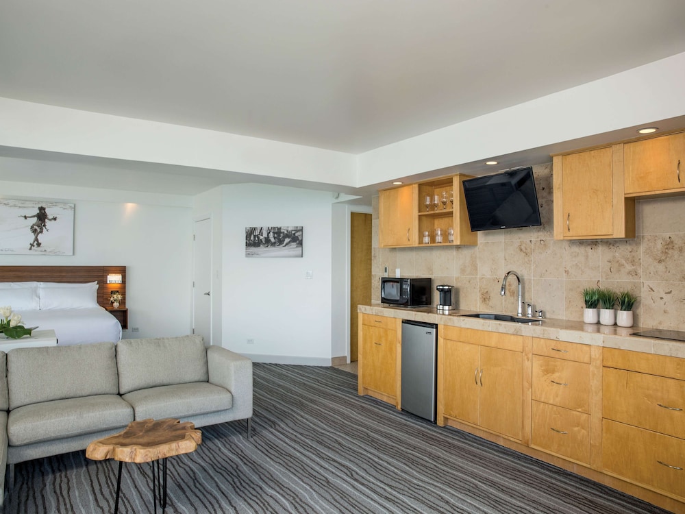 Junior Suite, 1 King Bed, Non Smoking, Oceanfront - Photo 4