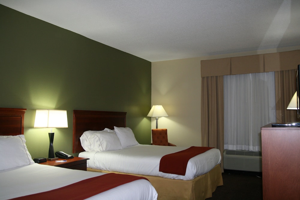 Standard Room, 2 Queen Beds - Photo 1