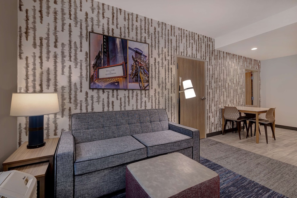 Suite, 1 King Bed, Accessible (Roll-In Shower) - Photo 12