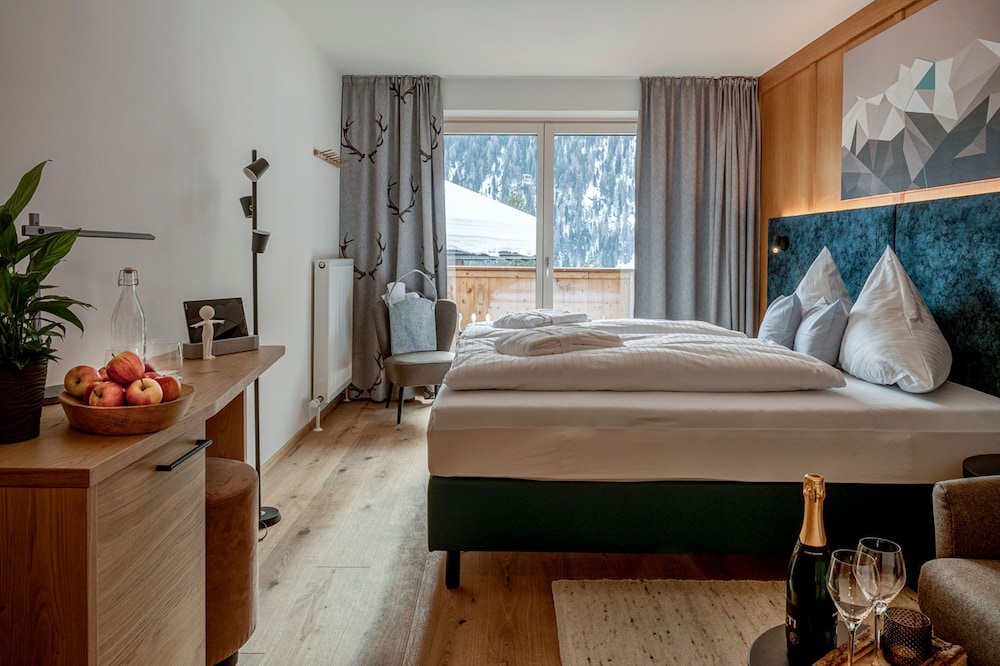 Superior Room, 1 Bedroom, Mountain View