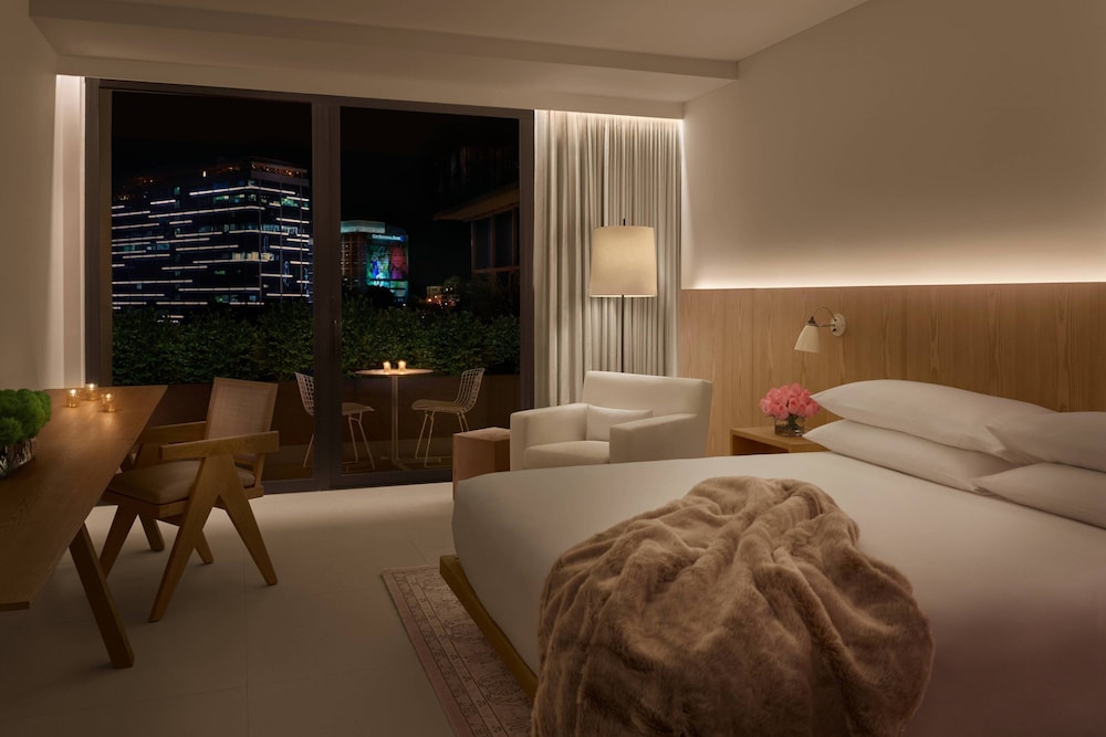 Deluxe Room, 1 King Bed, Terrace