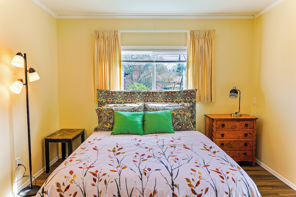 Double Room, 1 Queen Bed, Garden View photo 1