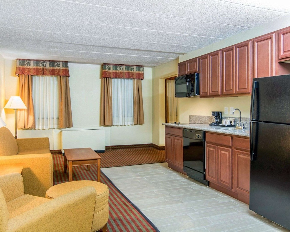 Suite, Multiple Beds, Accessible, Non Smoking (Efficiency) photo 1