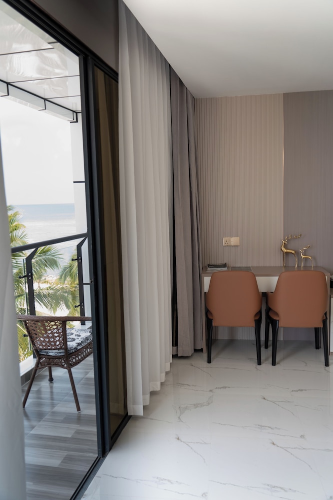 Deluxe Double Room, Balcony, Sea View photo 2
