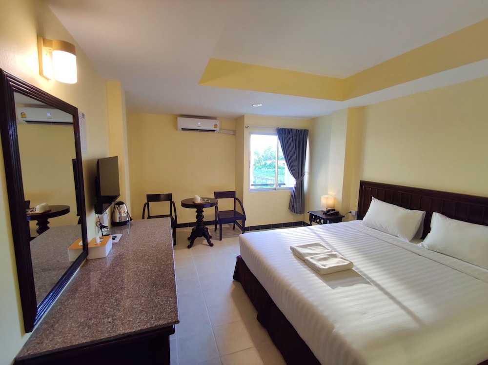 Standard Room, 1 King Bed, Pool View - Photo 1
