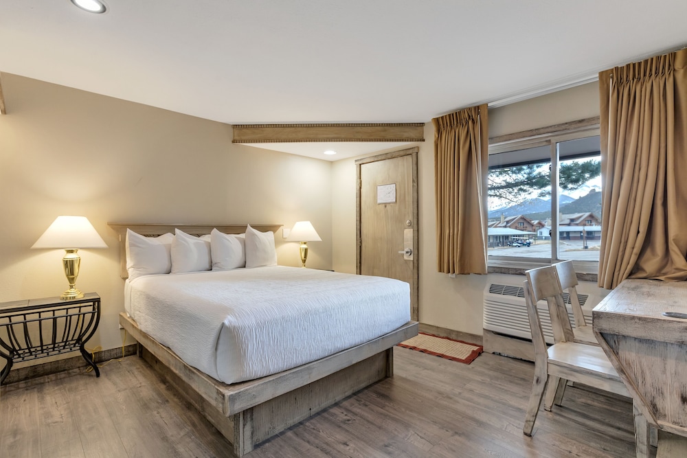Economy Room, 1 Queen Bed (some pet friendly)