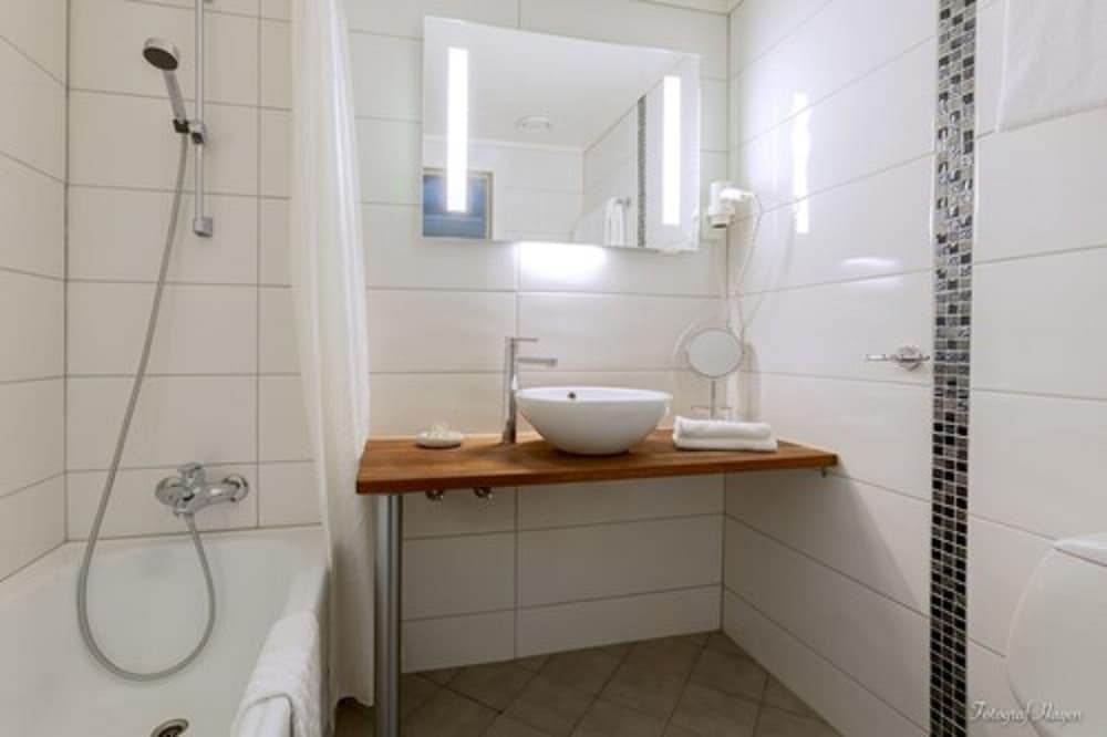 Superior Double or Twin Room (Fjord View) - Photo 13