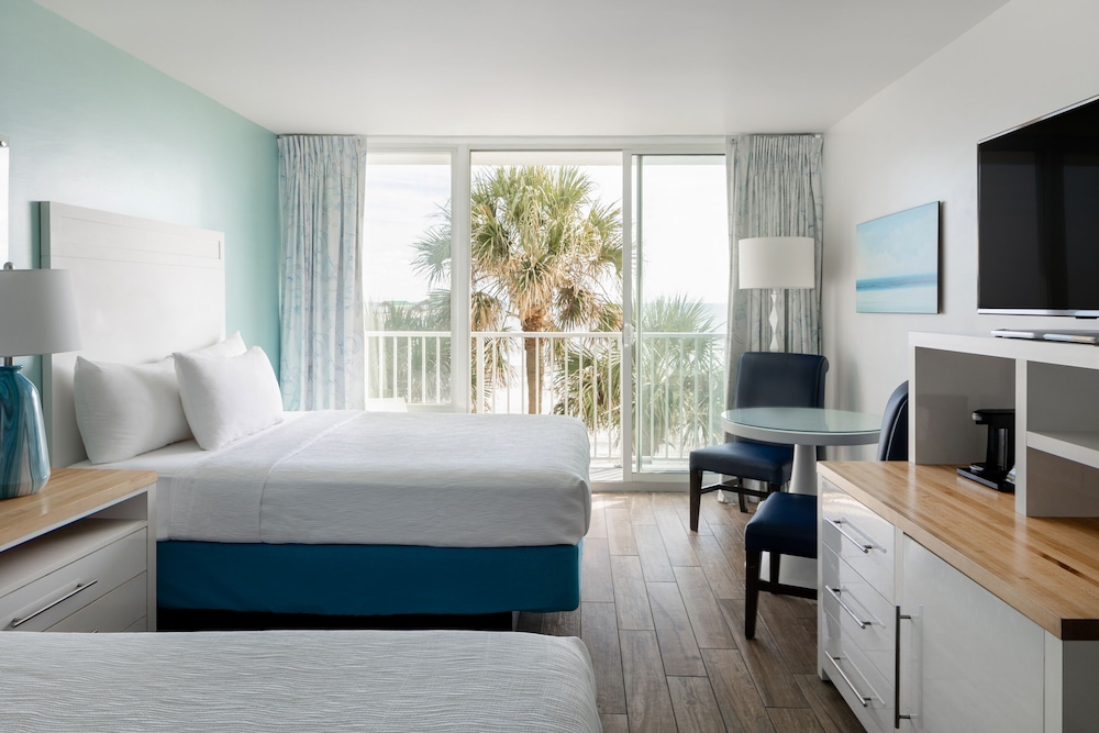 Superior Oceanfront Two Queen - Photo 2