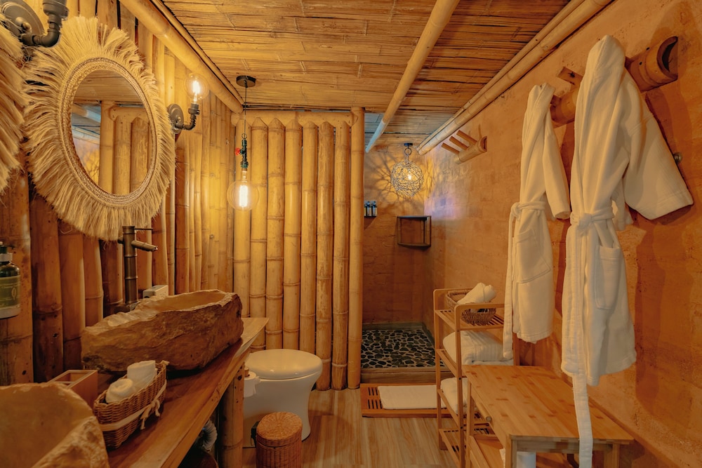 Bamboo Palace Romance - Photo 18