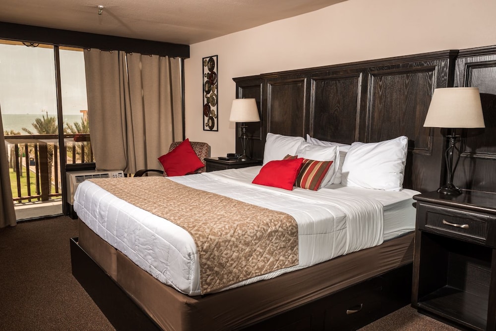 Room, 1 King Bed, Ocean View photo 3