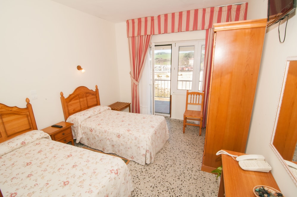Standard Twin Room photo 3