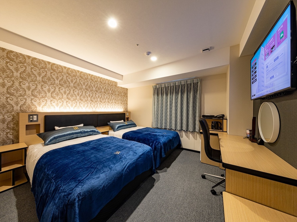 Standard Twin Room, with 2 Semi Double Beds, Smoking - Photo 1