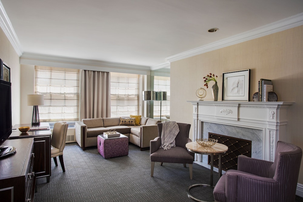 Executive Suite, 1 King Bed with Sofa bed photo 1