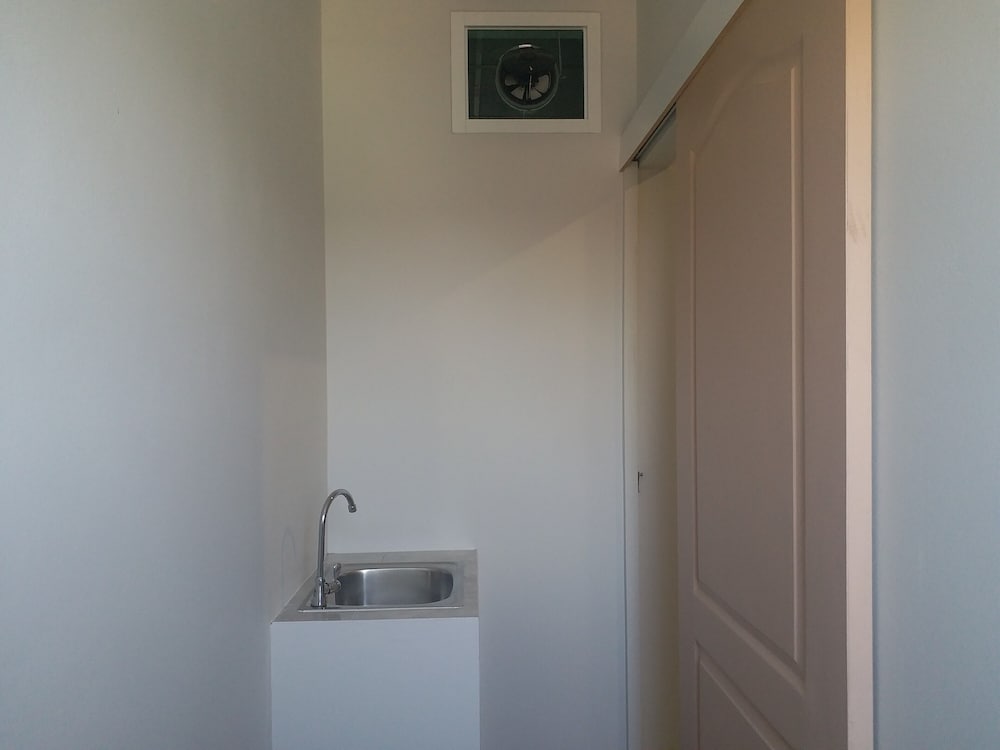Standard Twin Room - Photo 11