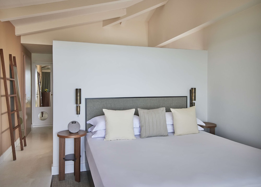 Deluxe Room, 1 King Bed, Sea View