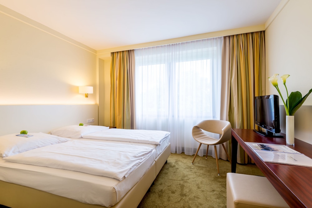 Standard Double Room (Single Use) photo 3