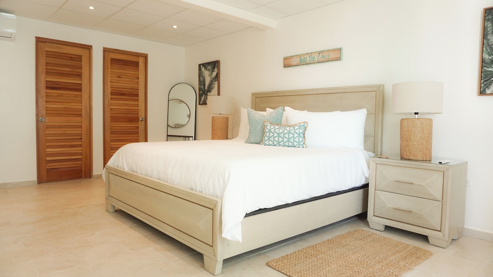 Standard Room, 1 King Bed photo 1