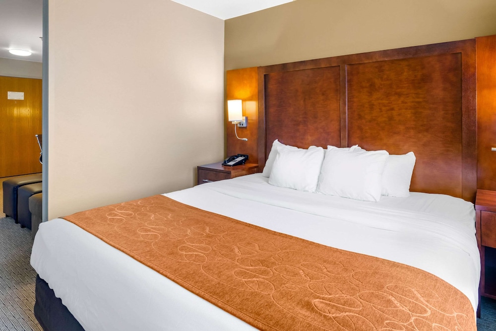 Suite, 1 King Bed, Non Smoking, Hot Tub - Photo 1