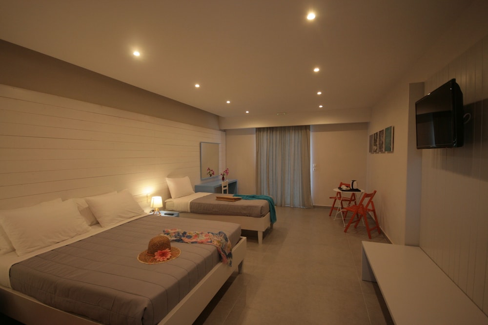 Superior Triple Room, Sea View photo 1