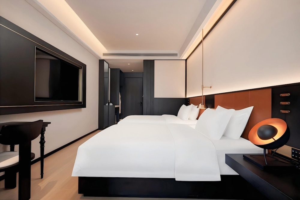 Comfort Twin Room, City View