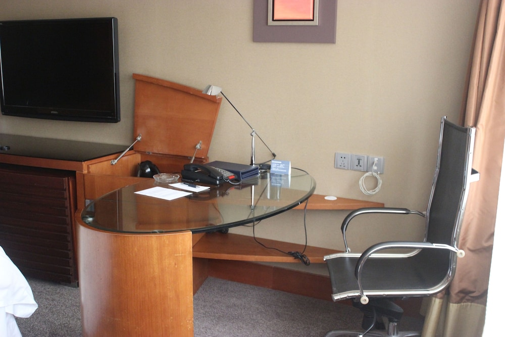 Club Room, 1 King Bed, City View photo 2