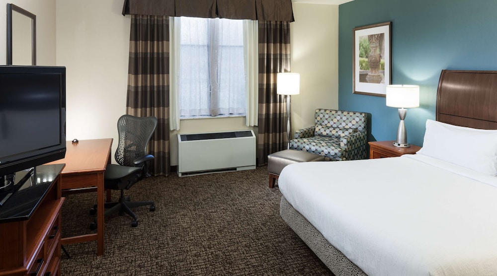 Suite, 1 Bedroom - Photo 2