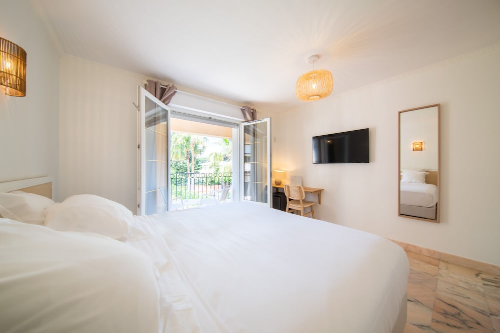 Deluxe Room - Photo 1