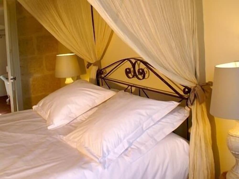 Double Room, Private Bathroom, Pool View (CHAMBRE BALDAQUIN) photo 3