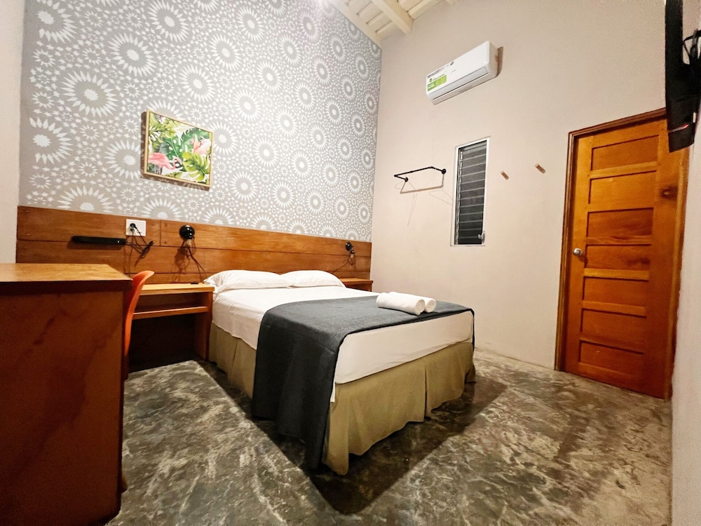 Double Room, No Windows - Photo 4