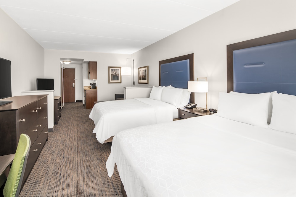 Suite, Multiple Beds - Photo 4