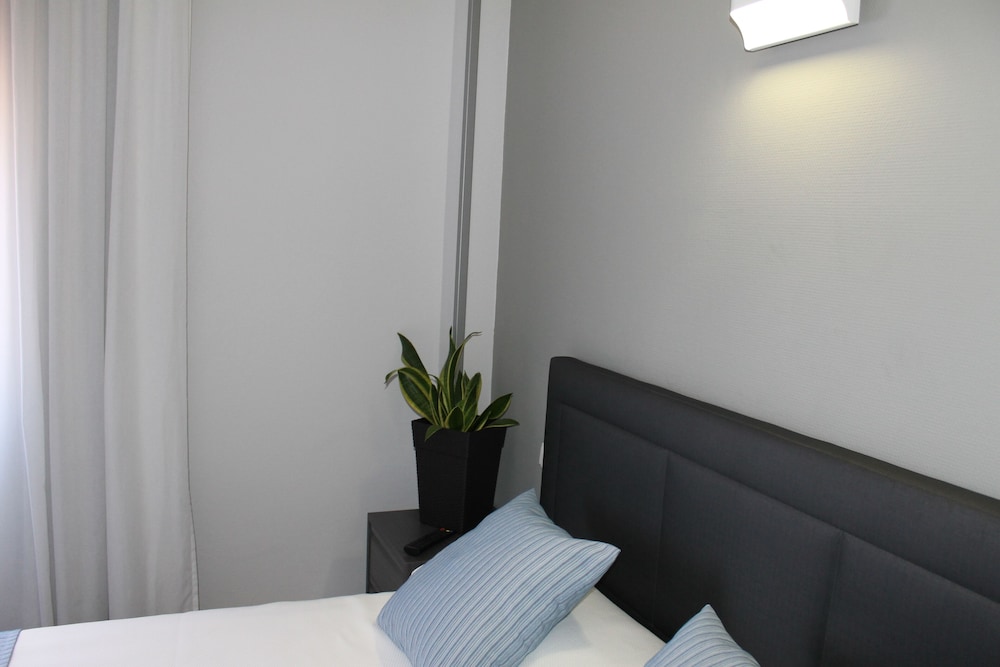 Single Room photo 2