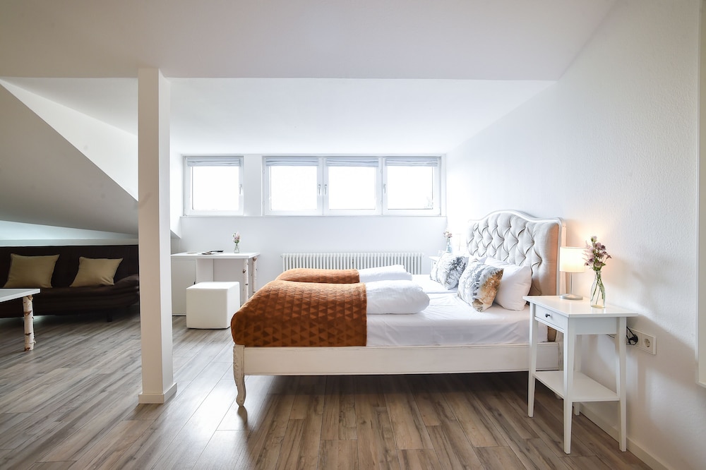 Standard Suite - Photo 3