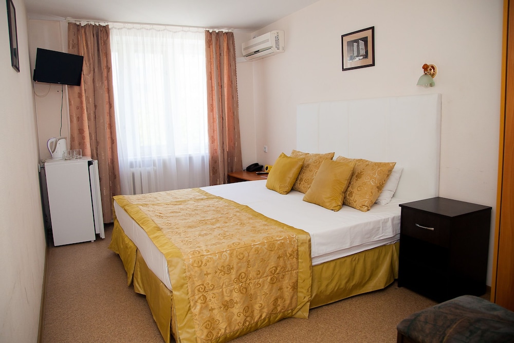 Economy Double Or Twin Room, Shared Bathroom photo 2