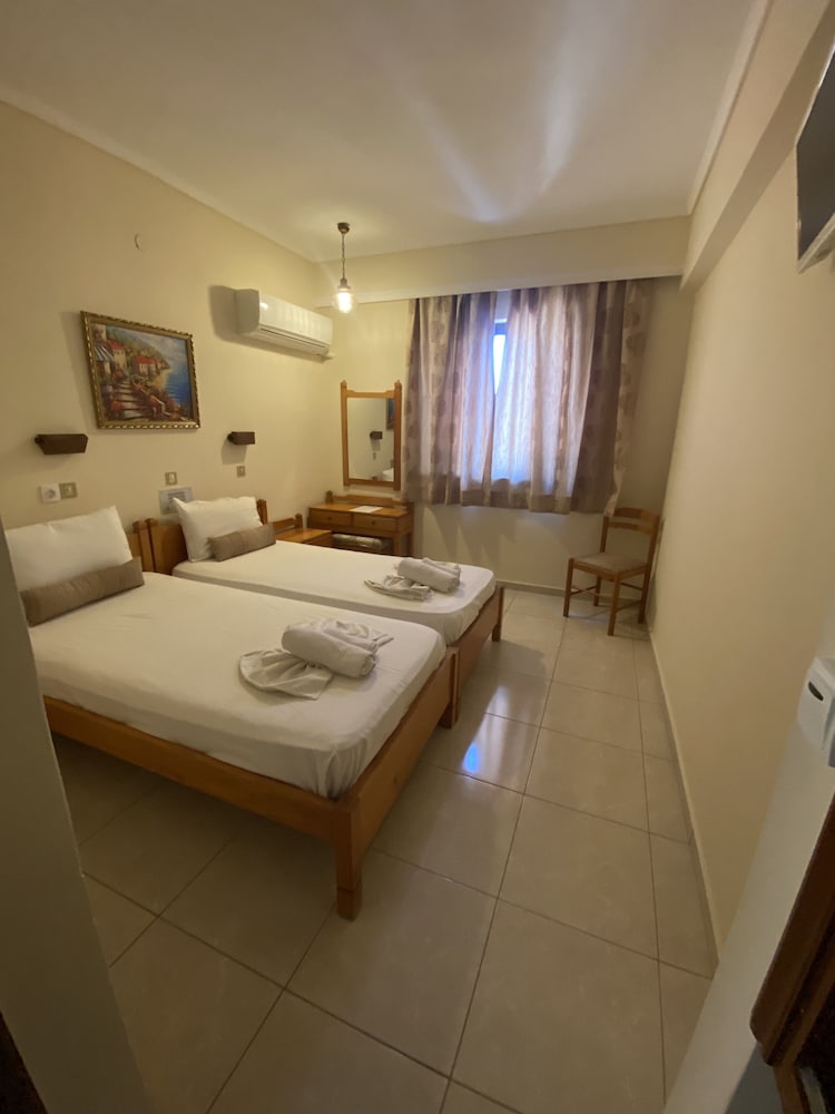 Economy Twin Room, 2 Twin Beds, Courtyard View (With Window)