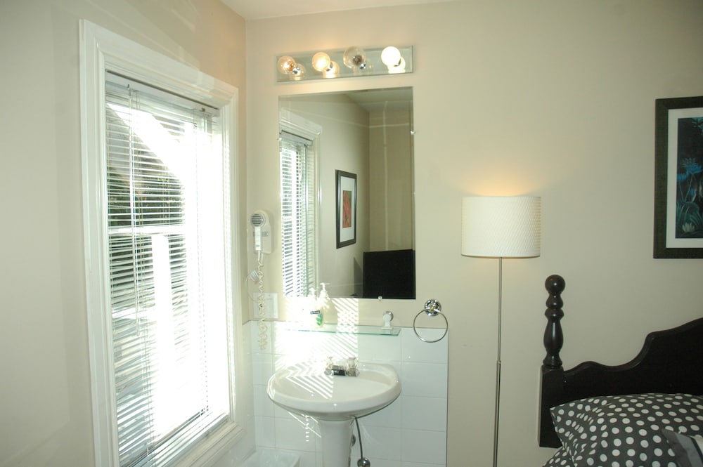 Standard Room, Private Bathroom photo 3