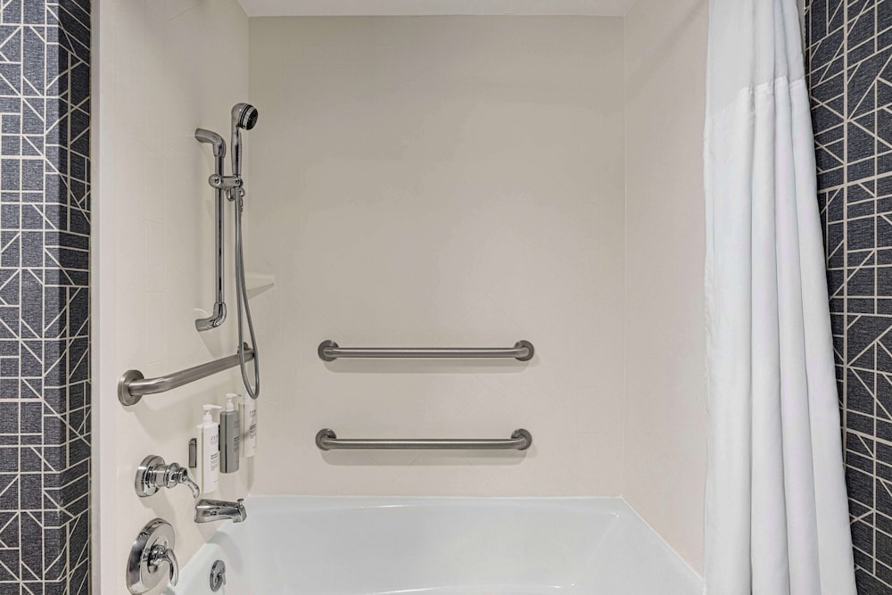Suite, 1 Bedroom, Accessible, Bathtub photo 1