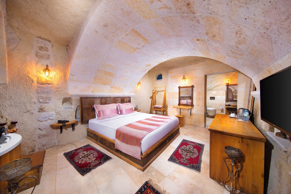 Deluxe Stone Room 303