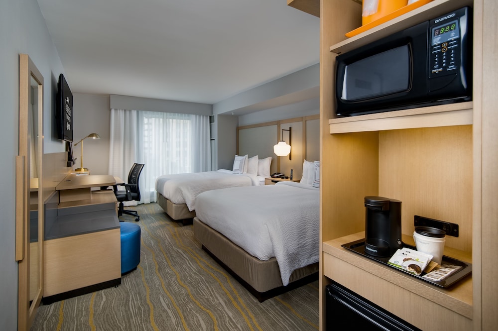 Room, 2 Queen Beds (Mobility Accessible, Tub) - Photo 2