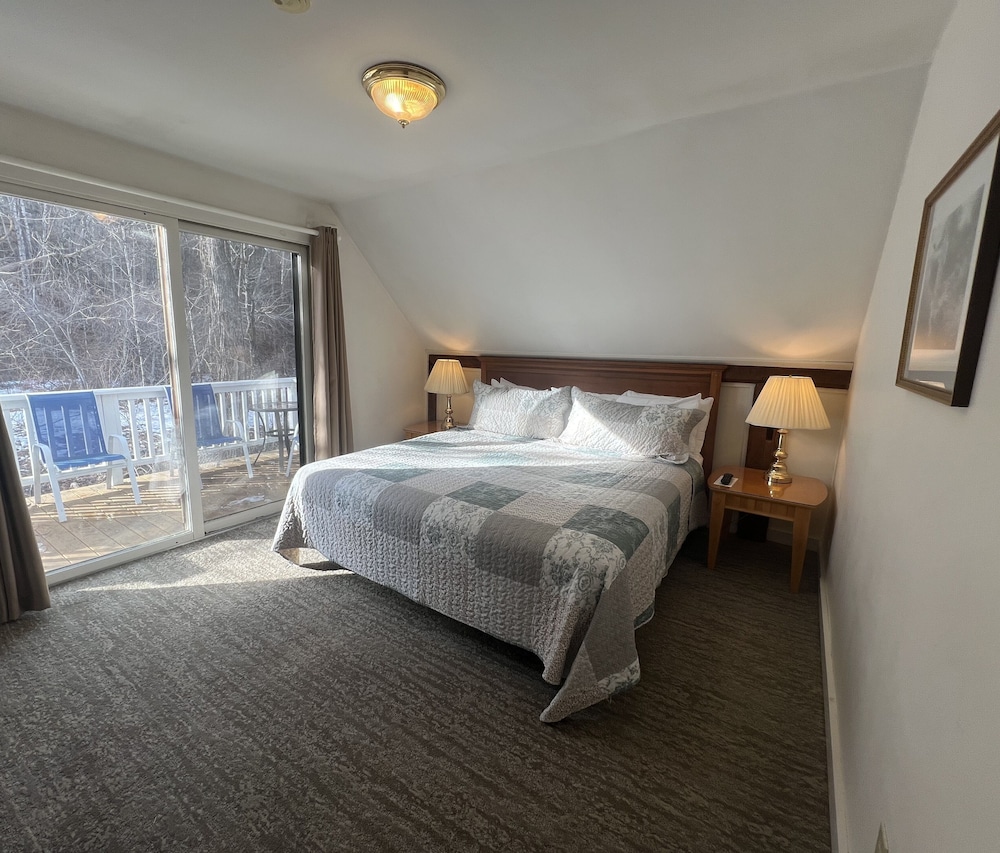 Carriage House photo 1