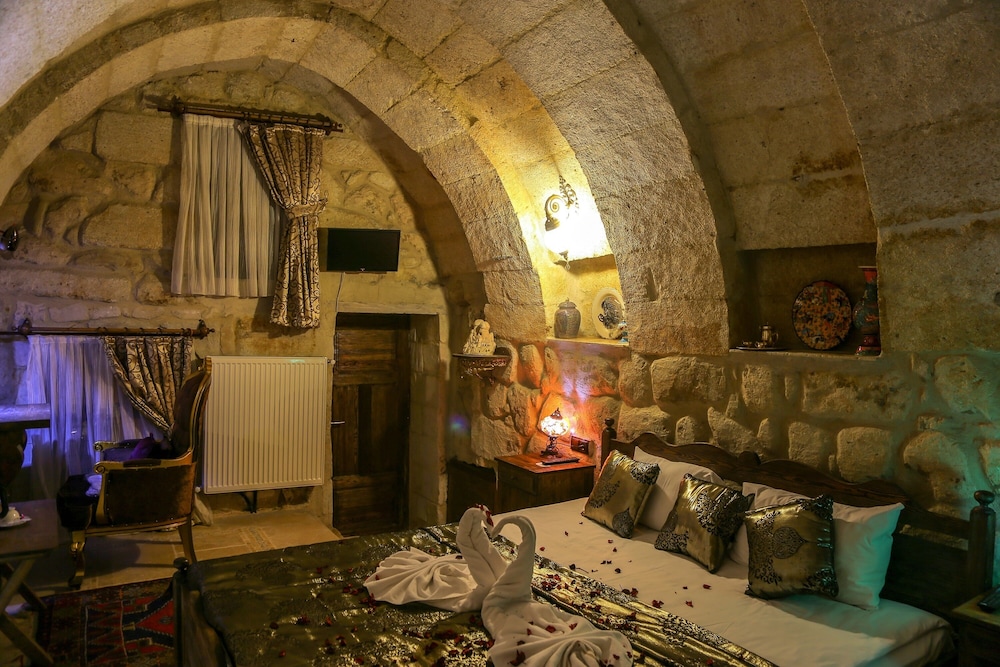 (102) Superior Cave & Stone Room photo 1