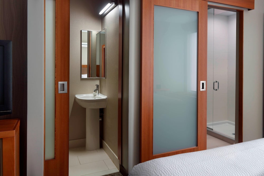 Suite, Multiple Beds - Photo 8
