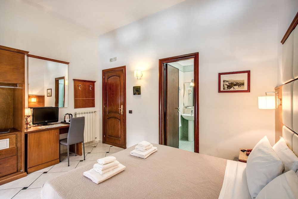 Standard Double or Twin Room - Photo 15