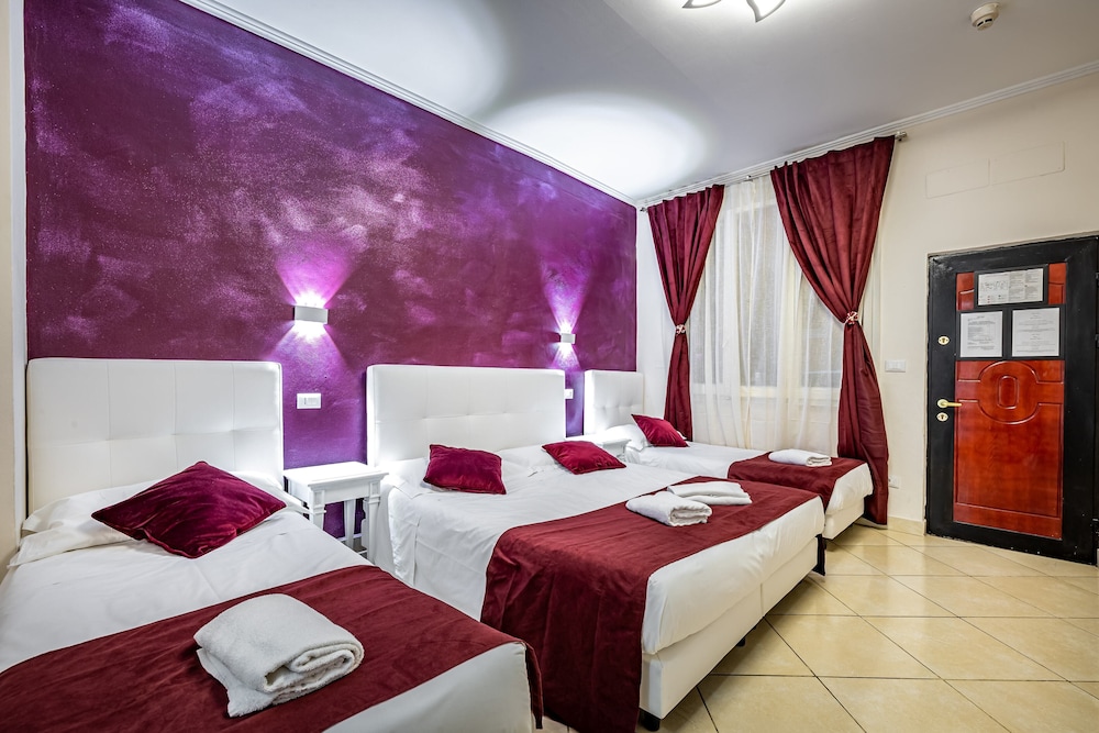Standard Quadruple Room, Multiple Beds photo 3