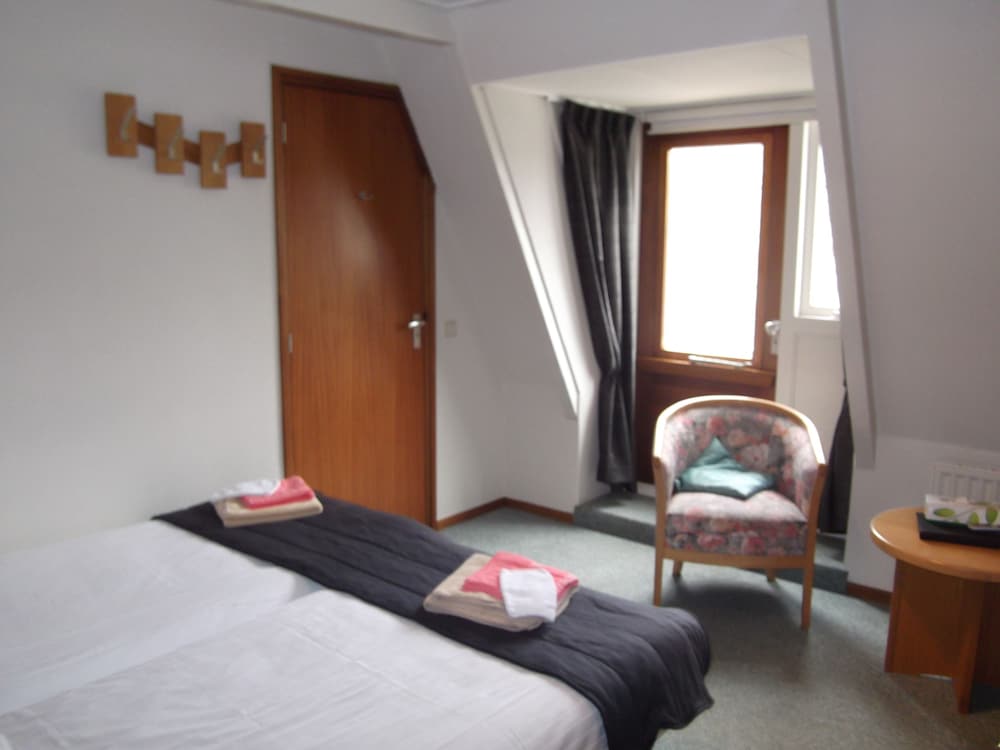 Basic Twin Room, 1 Bedroom photo 2