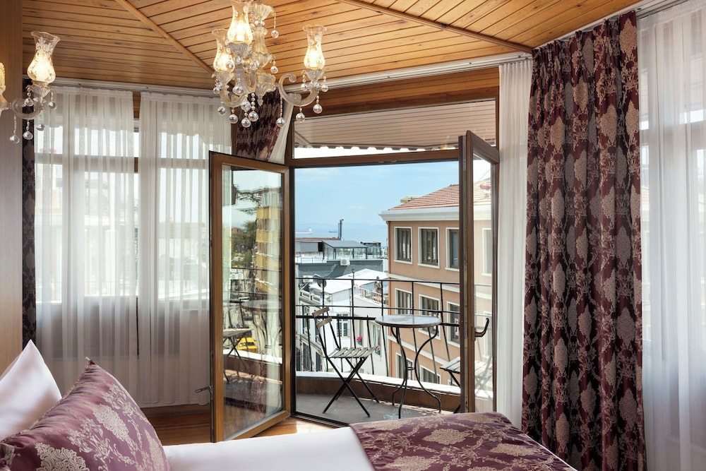 Suite with Blue Mosque View photo 3