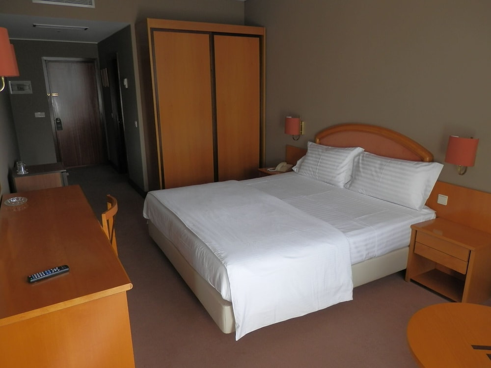 Double Room - Photo 17