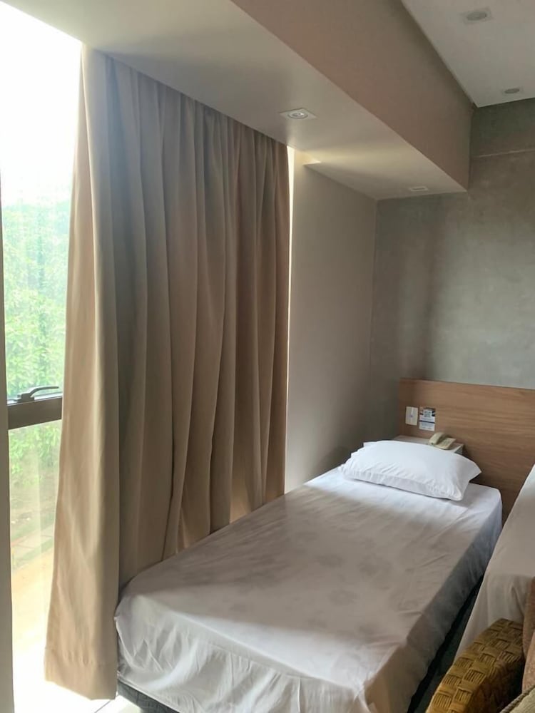 ROOM 206 FLAT photo 2